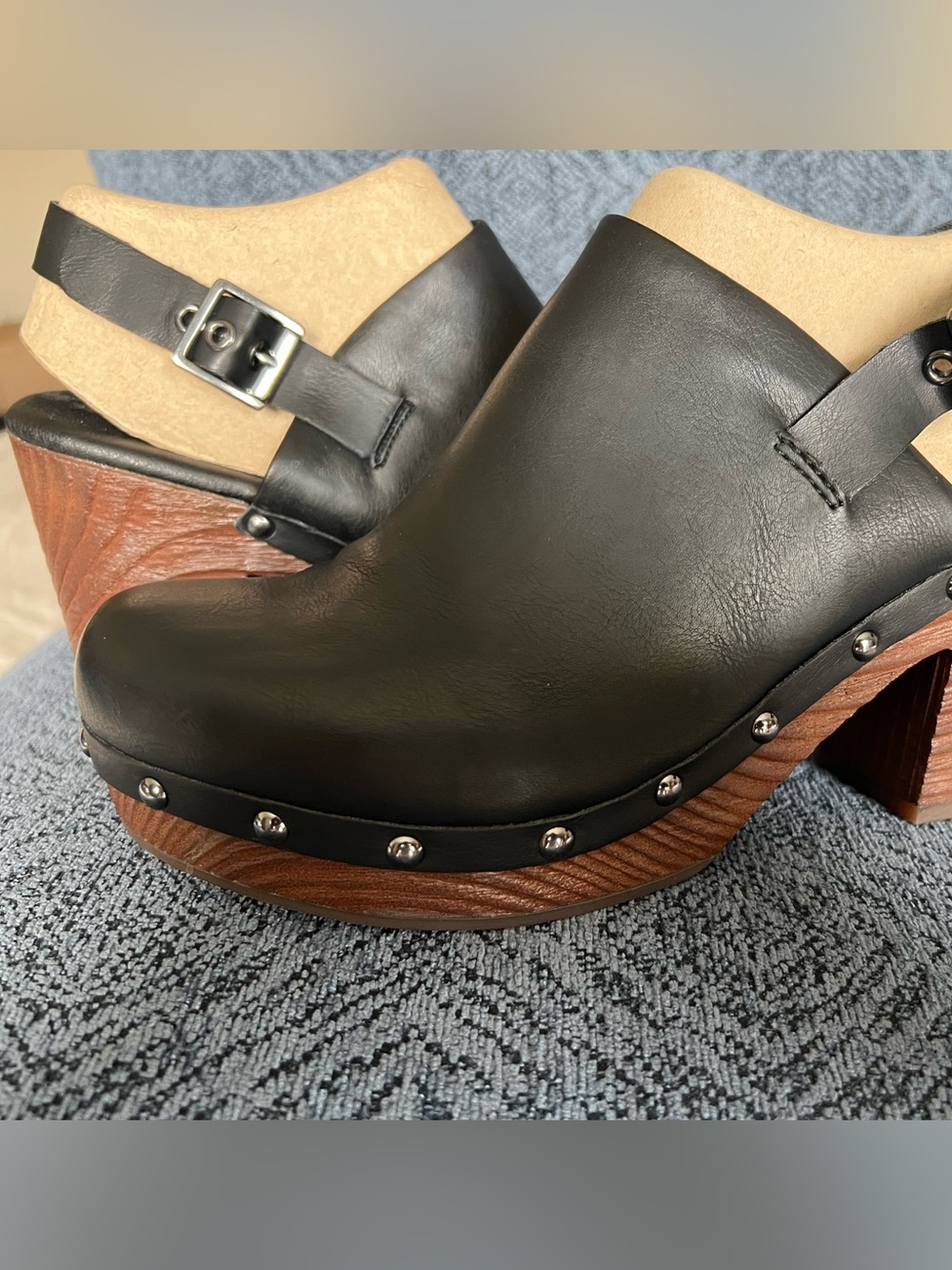 New (w/ Box) Perfect Vintage style Shoe,  lightweight and comfortable. Size 7